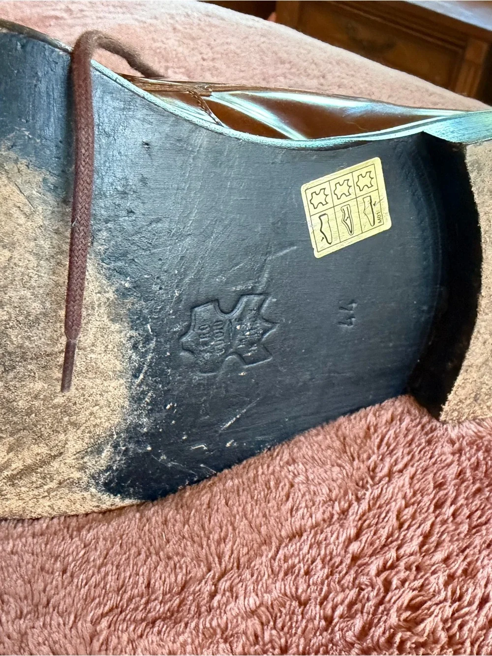 Men's Brown Leather Chukka Boots: very little wear- real Italian craftsmanship